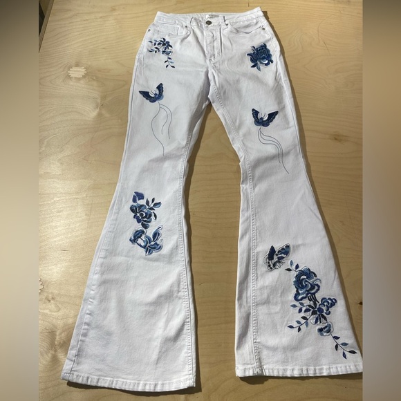VENUS White Flare Jeans with Blue Embroidery 8 (MV) - Picture 2 of 11